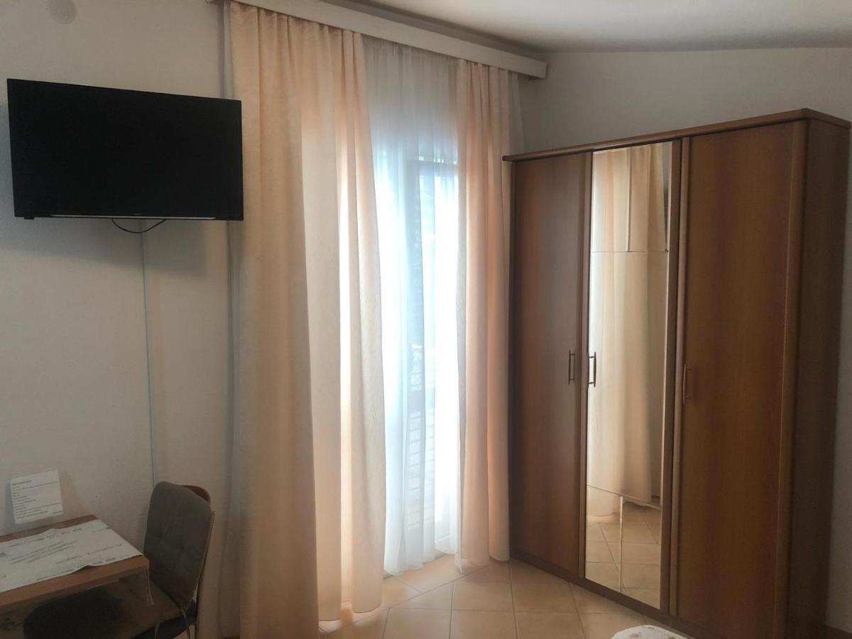 Villa Rosso Baška Voda Extérieur photo