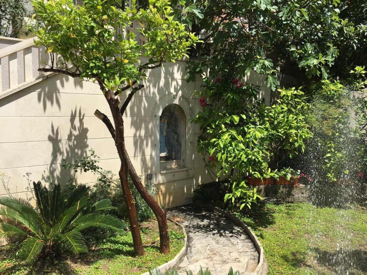 Villa Rosso Baška Voda Extérieur photo